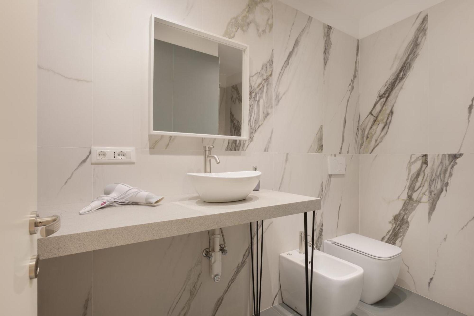 Snapstay Luxury Apartments In Centro A Триест Екстериор снимка
