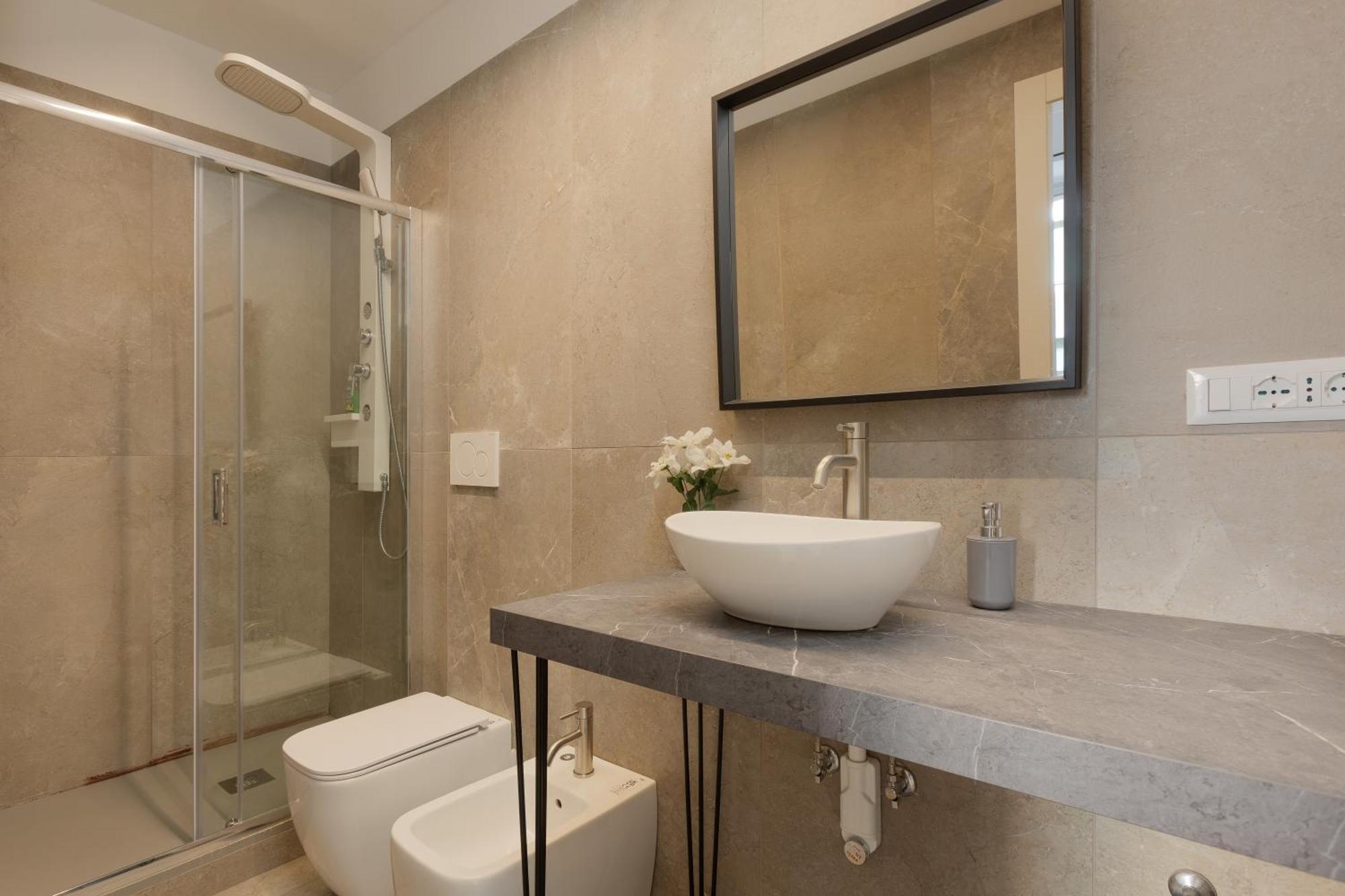 Snapstay Luxury Apartments In Centro A Триест Екстериор снимка