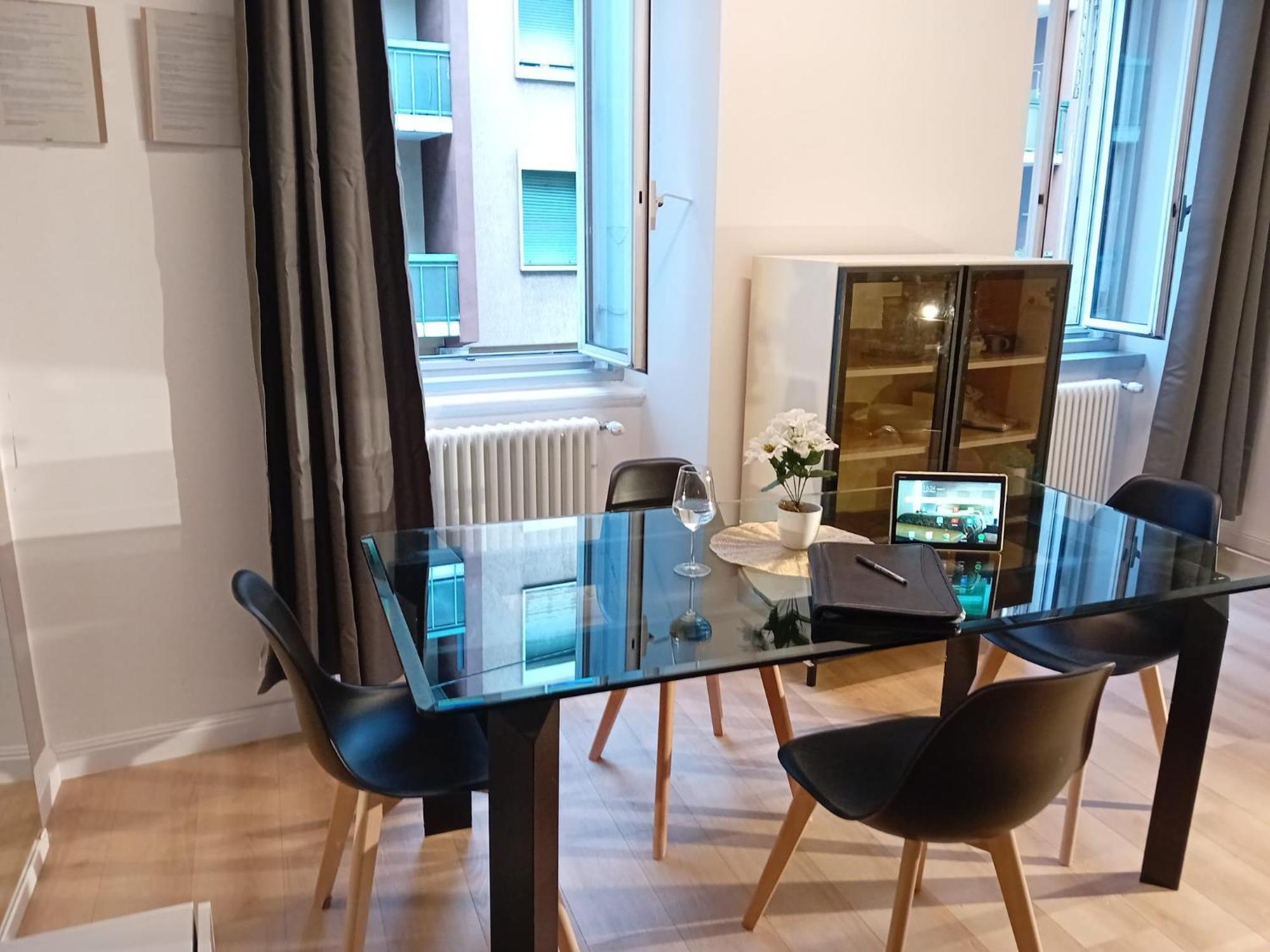 Snapstay Luxury Apartments In Centro A Триест Екстериор снимка
