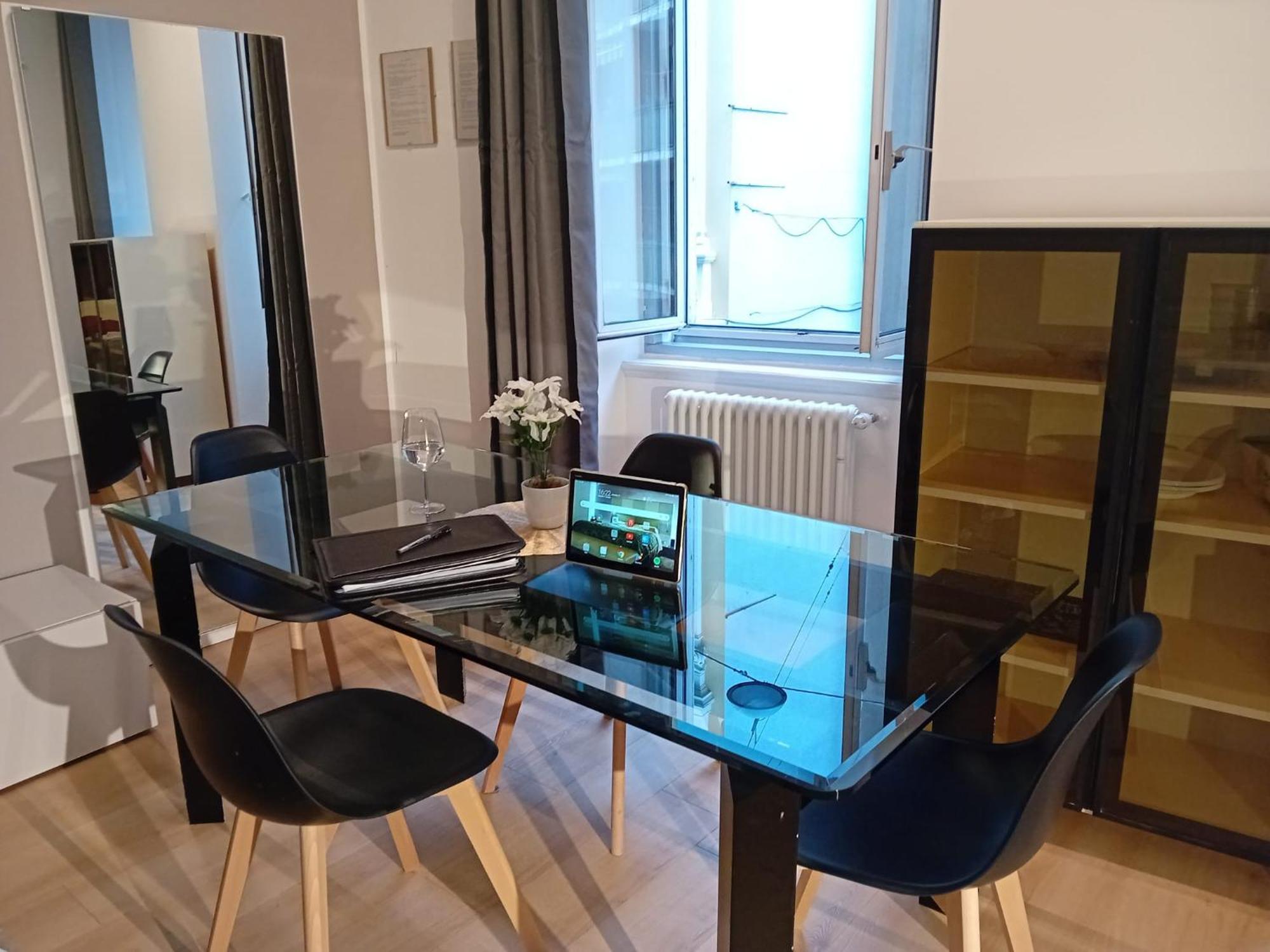 Snapstay Luxury Apartments In Centro A Триест Екстериор снимка